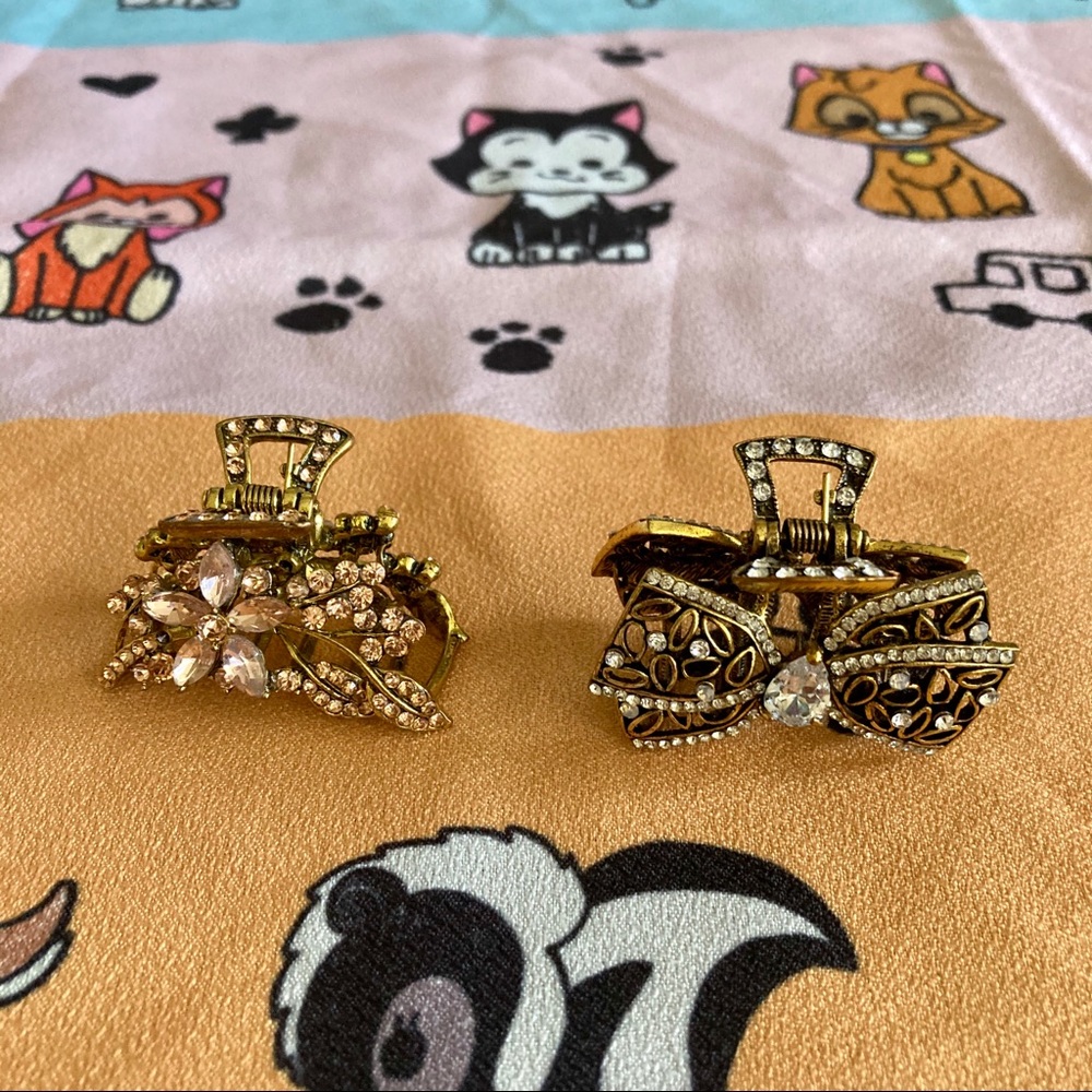 🐶 4/$20 2 Medusa’s Heirloom Hair Clips